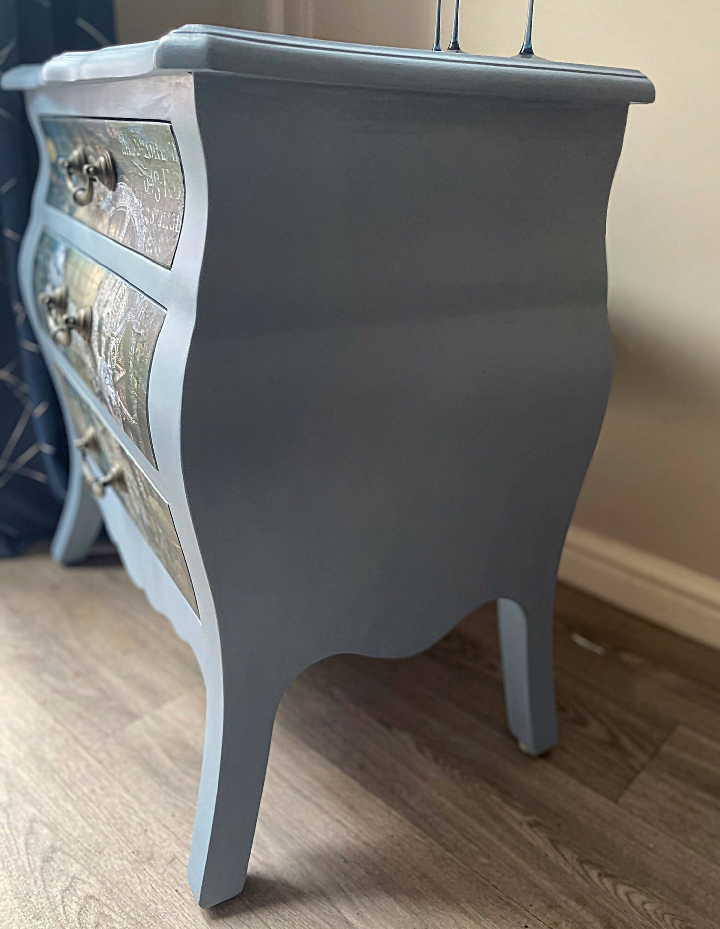 Bombe style chest of drawers