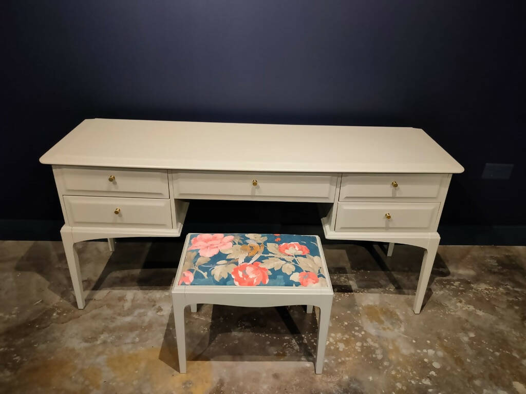 Stag Minstrel 5 Drawer Dressing Table