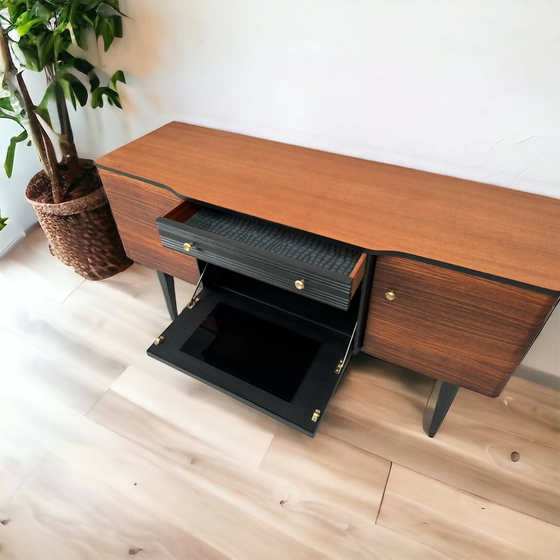 Mid Century Vintage Drinks Sideboard Cabinet