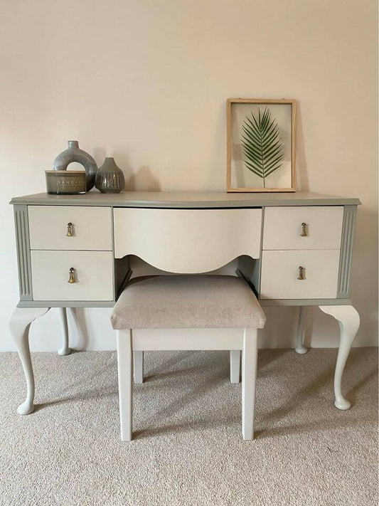 Lawrencia Queen Anne Style Desk/Dressing Table