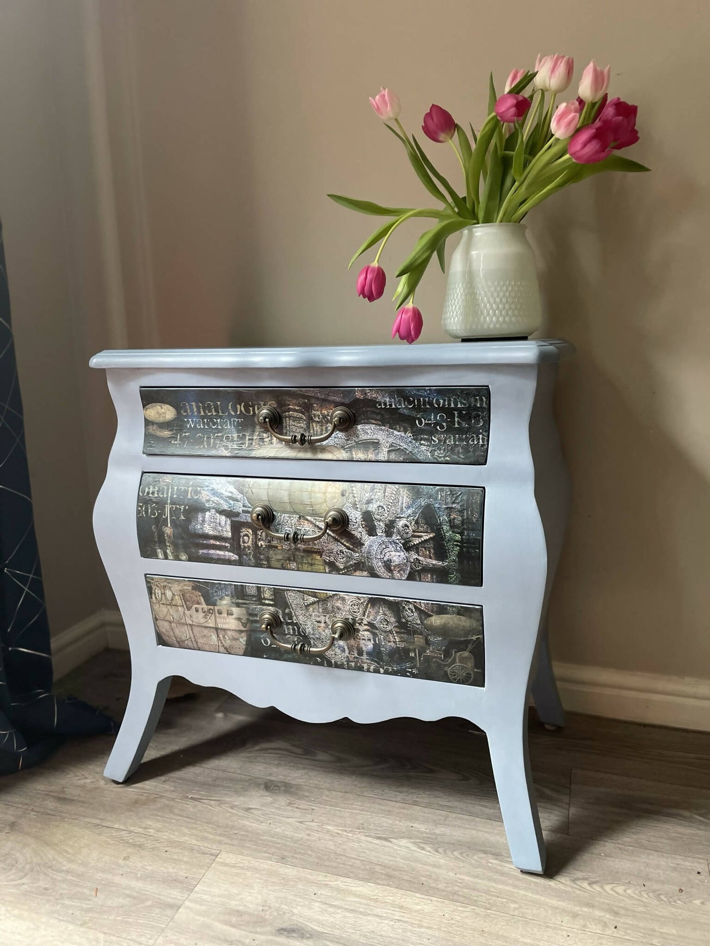 Bombe style chest of drawers