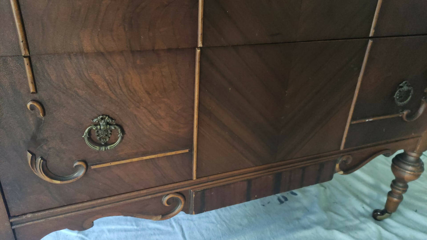 Very Rare American Chest