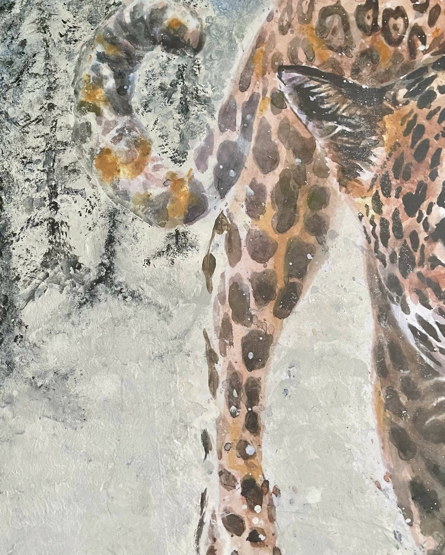 Majestic Glass Topped Snow Leopard Table