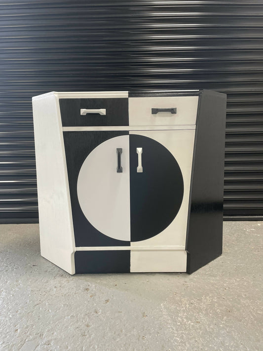 A stunning G-Plan solid wood drinks cocktail Cabinet