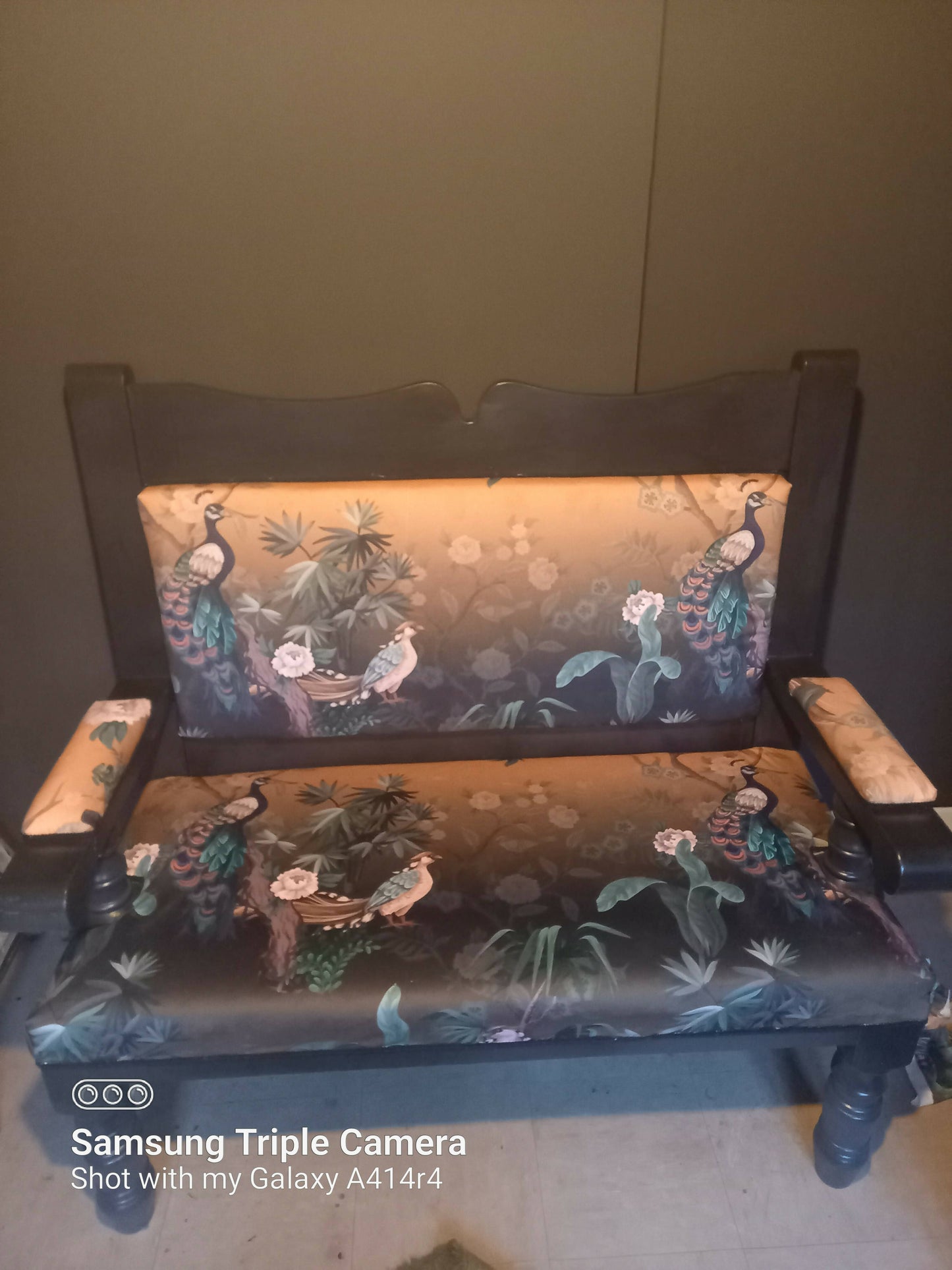 settle bench
