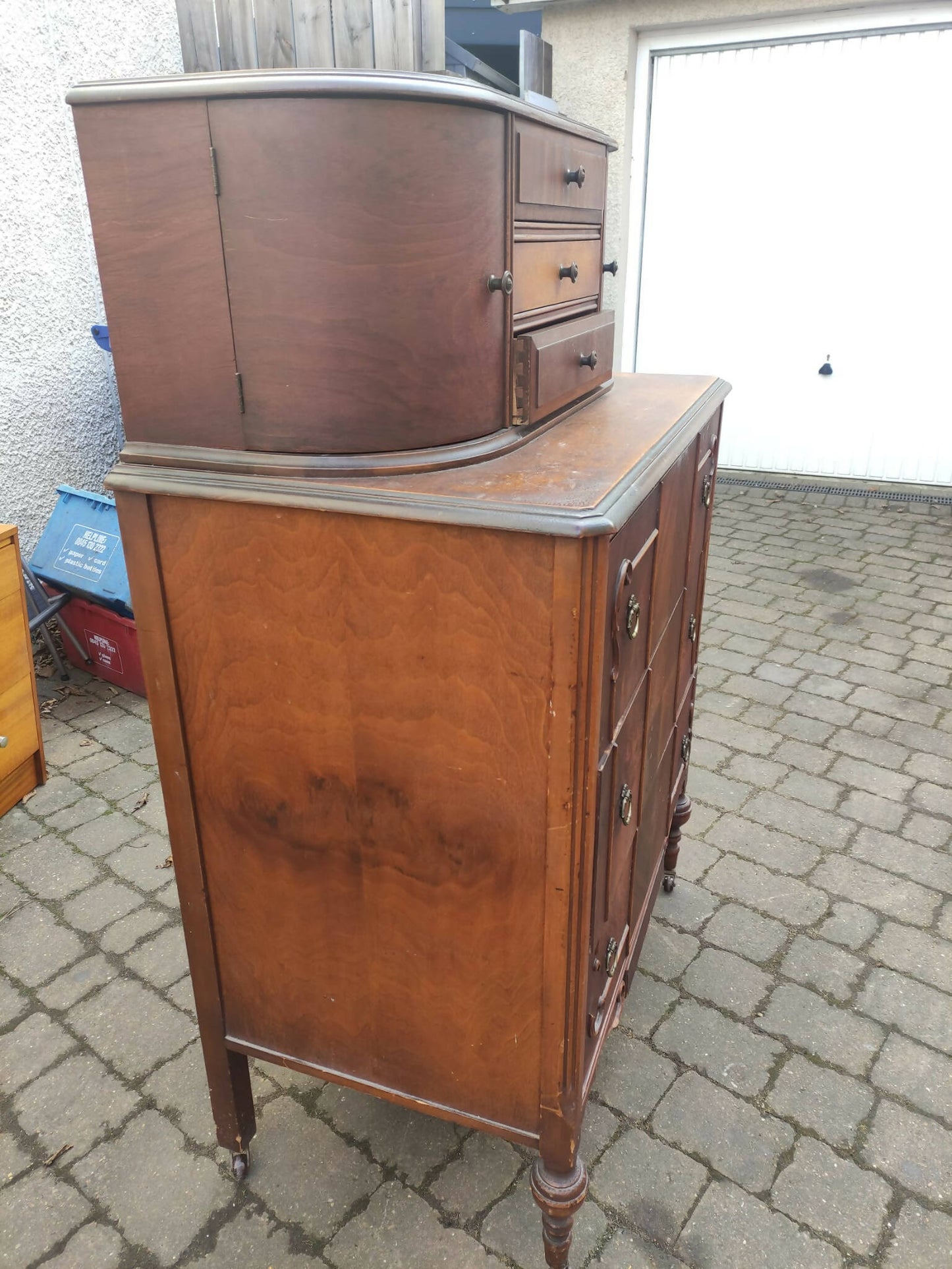 Very Rare American Chest