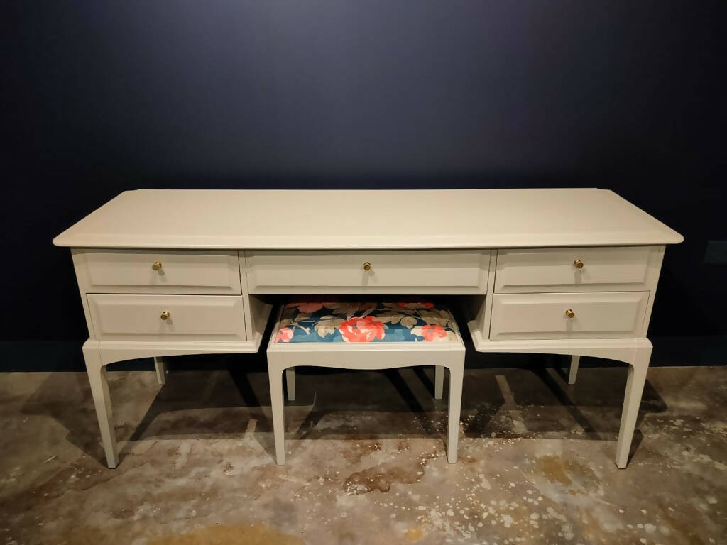 Stag Minstrel 5 Drawer Dressing Table
