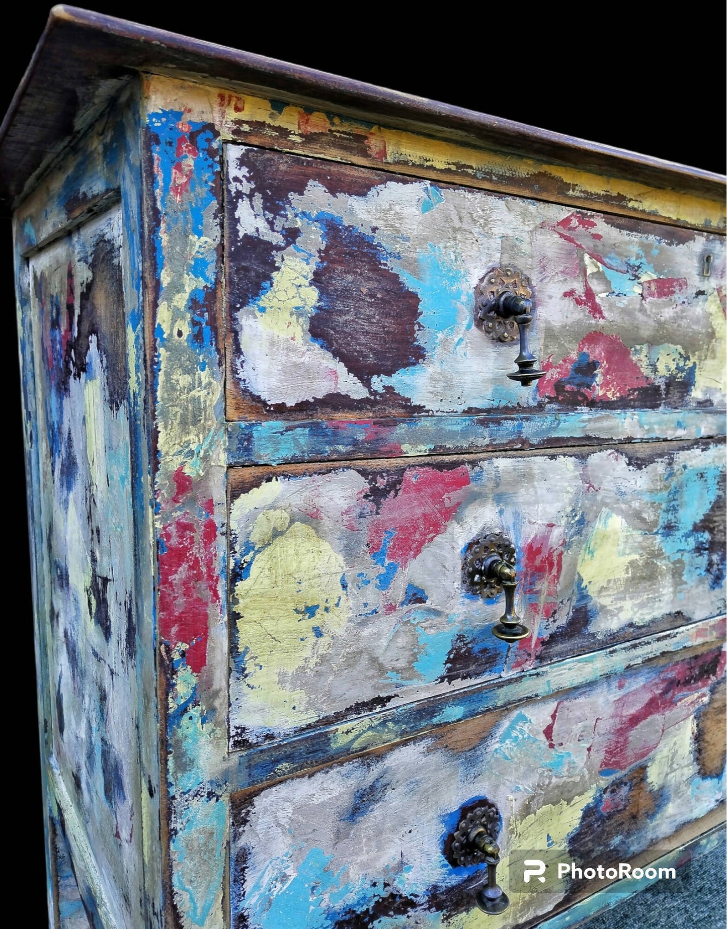 Chippy painted chest of drawers