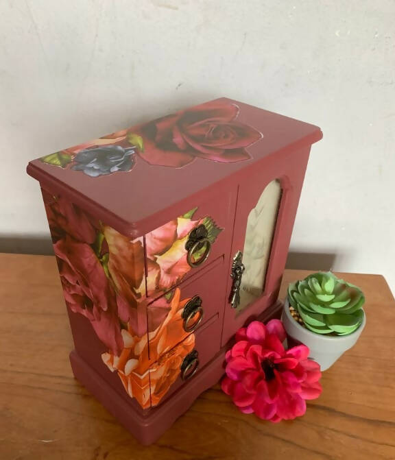 Floral pink jewellery box, jewellery wardrobe