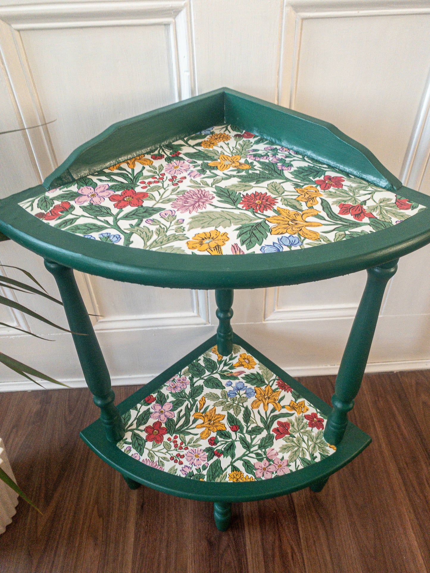 “Bathed in Green” two tier corner stand