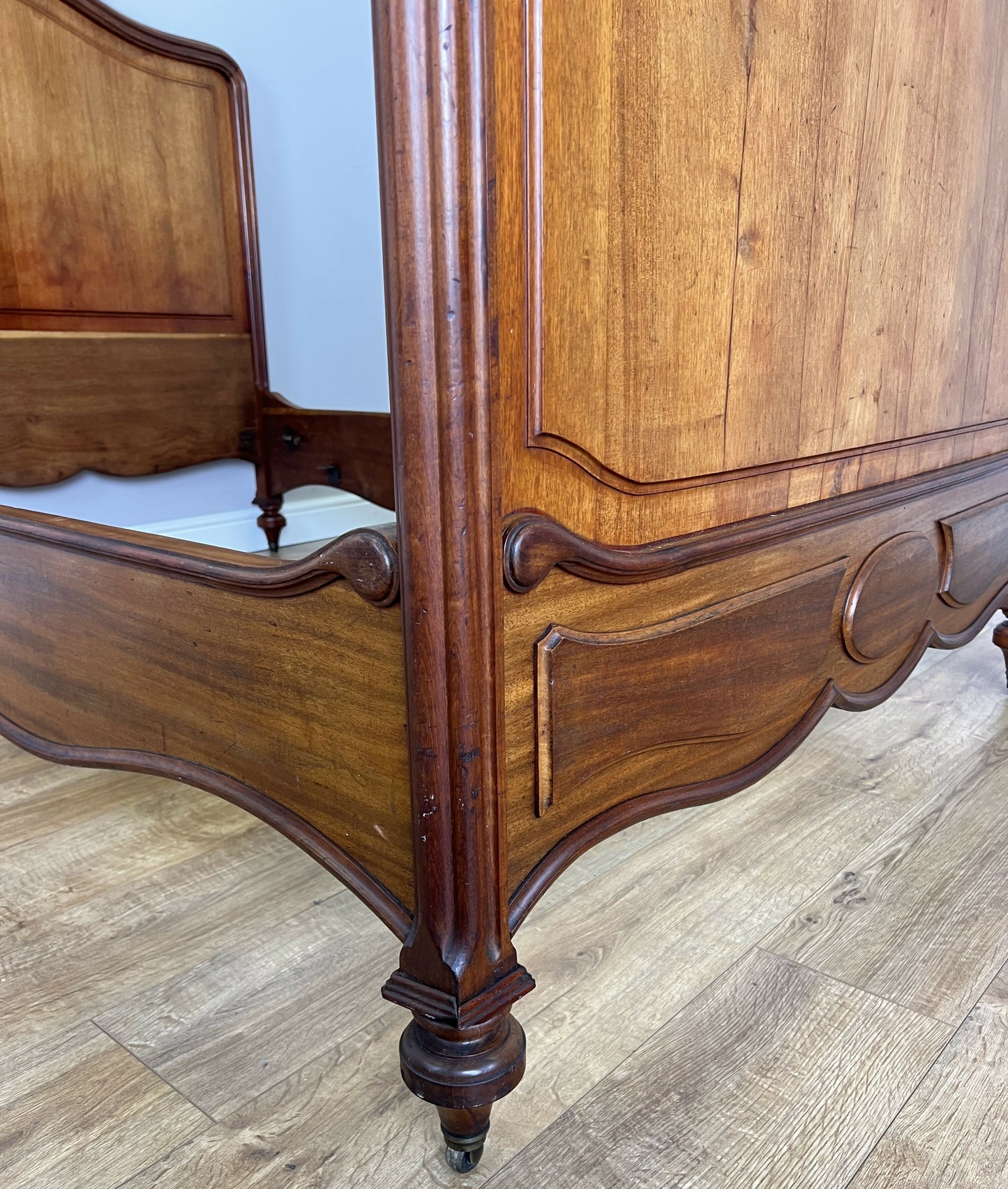 Bed Antique French Style Double Bed Frame Walnut Carved Headboard LOT 6407