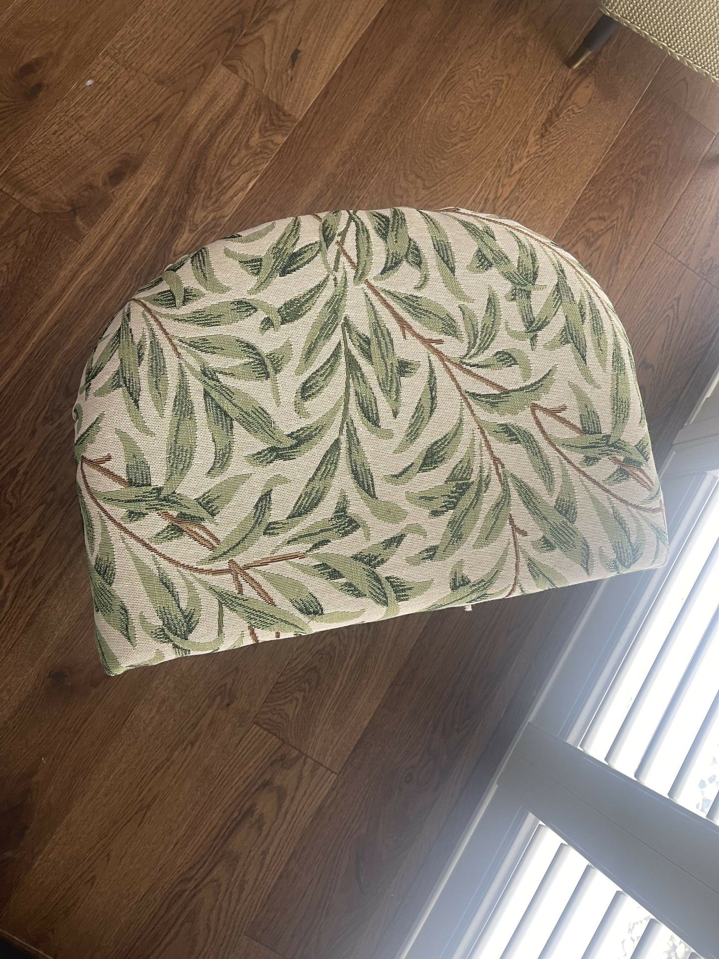 Green ottoman seat. Small. Bijou. Beautiful midgreen, matching fabric