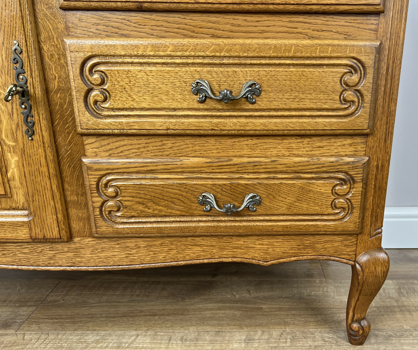 Cabinet Vintage French Louis XIV Oak Sideboard with Carved Cupboard LOT 6264