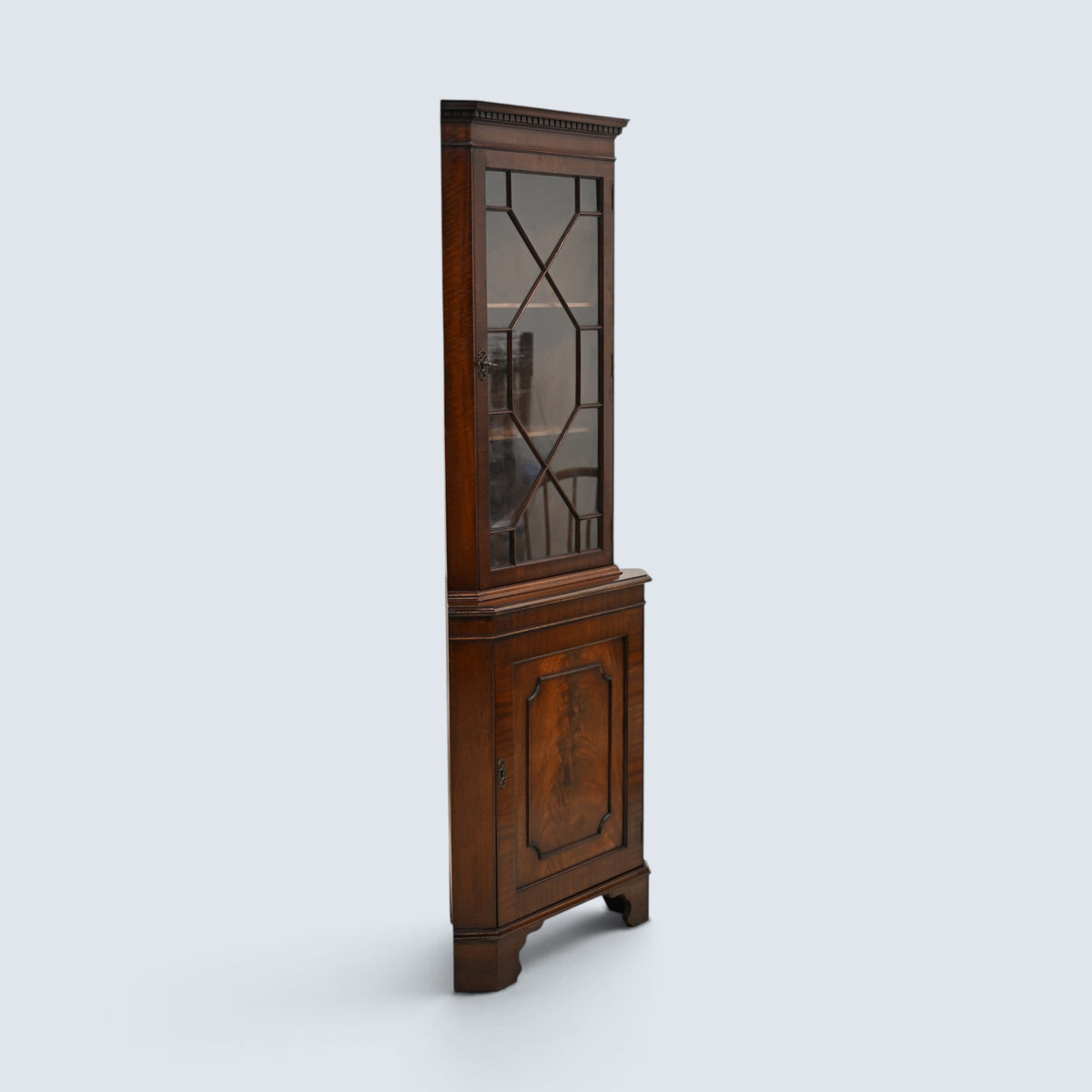 Bevan Funnell Reprodux Corner Cabinet With Working Key FREE UK Delivery*