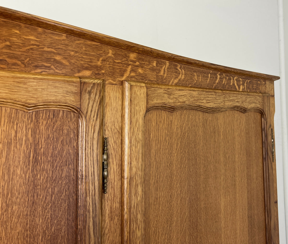 Wardrobe Vintage French Louis Oak Triple Door Carved Armoire Cabinet LOT 6531