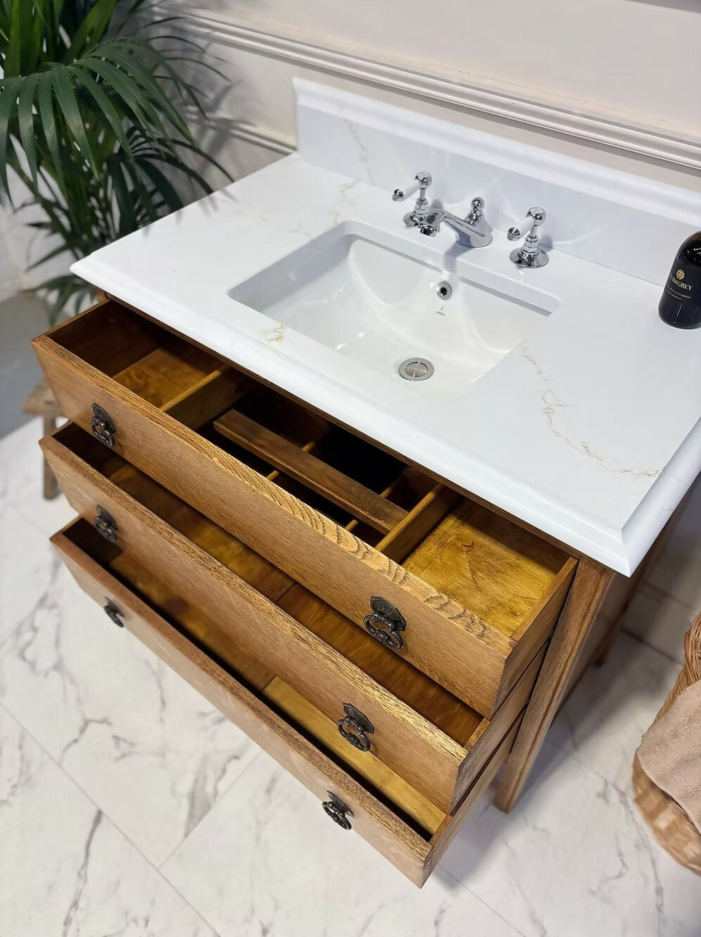 Traditional Wooden Bathroom Vintage Vanity Unit - Elizabeth I