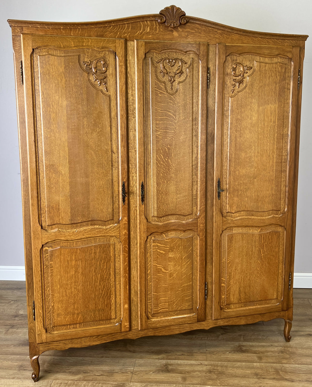 Wardrobe Vintage French Louis Oak Triple Door Carved Armoire Cabinet LOT 6535