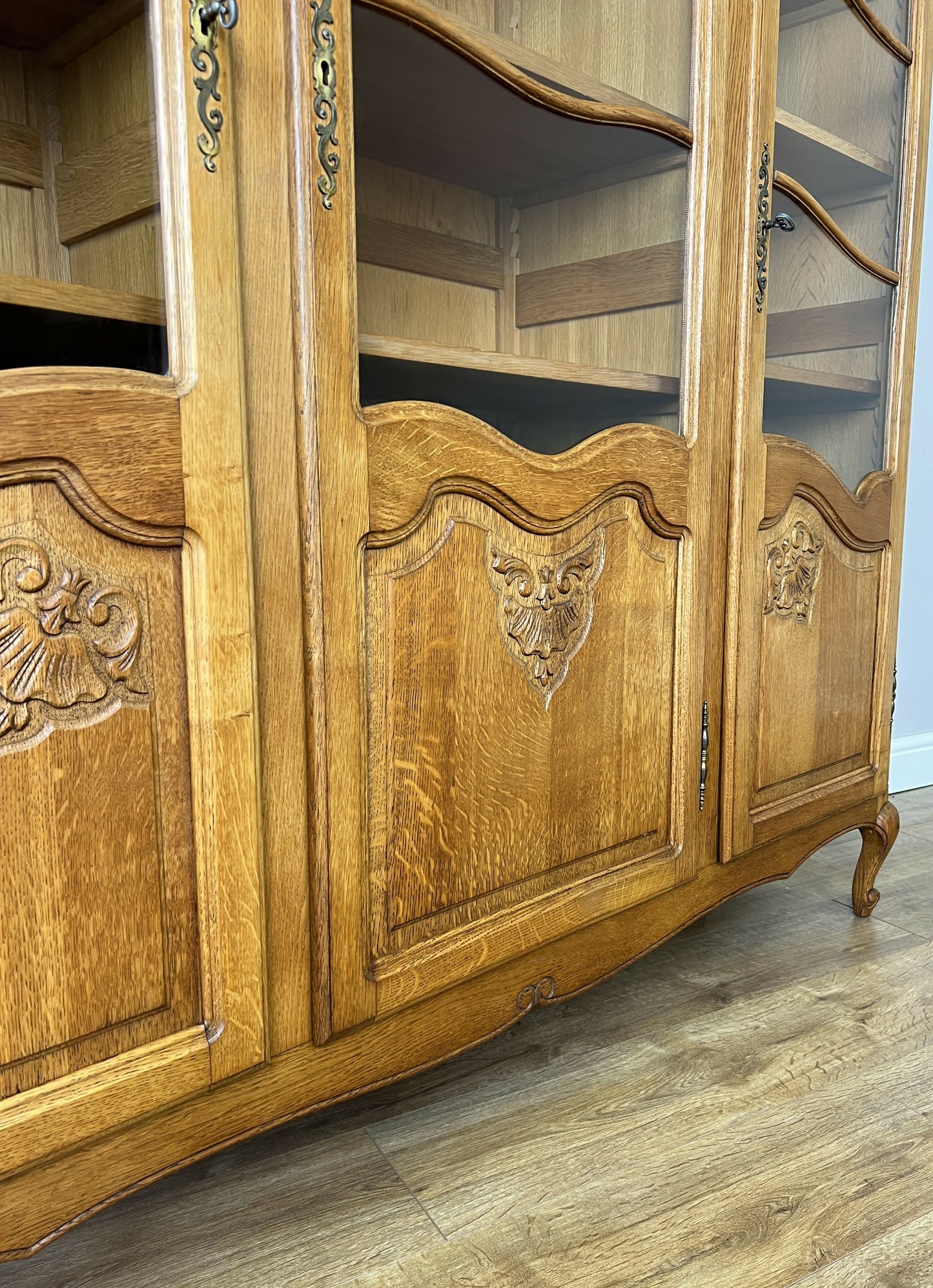 Bookcase Vintage French Louis XVI Oak Display Cabinet Carved Sideboard LOT 6313