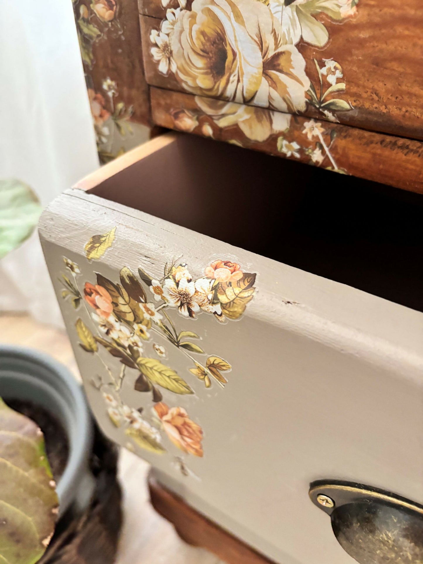 Victorian chest of drawers