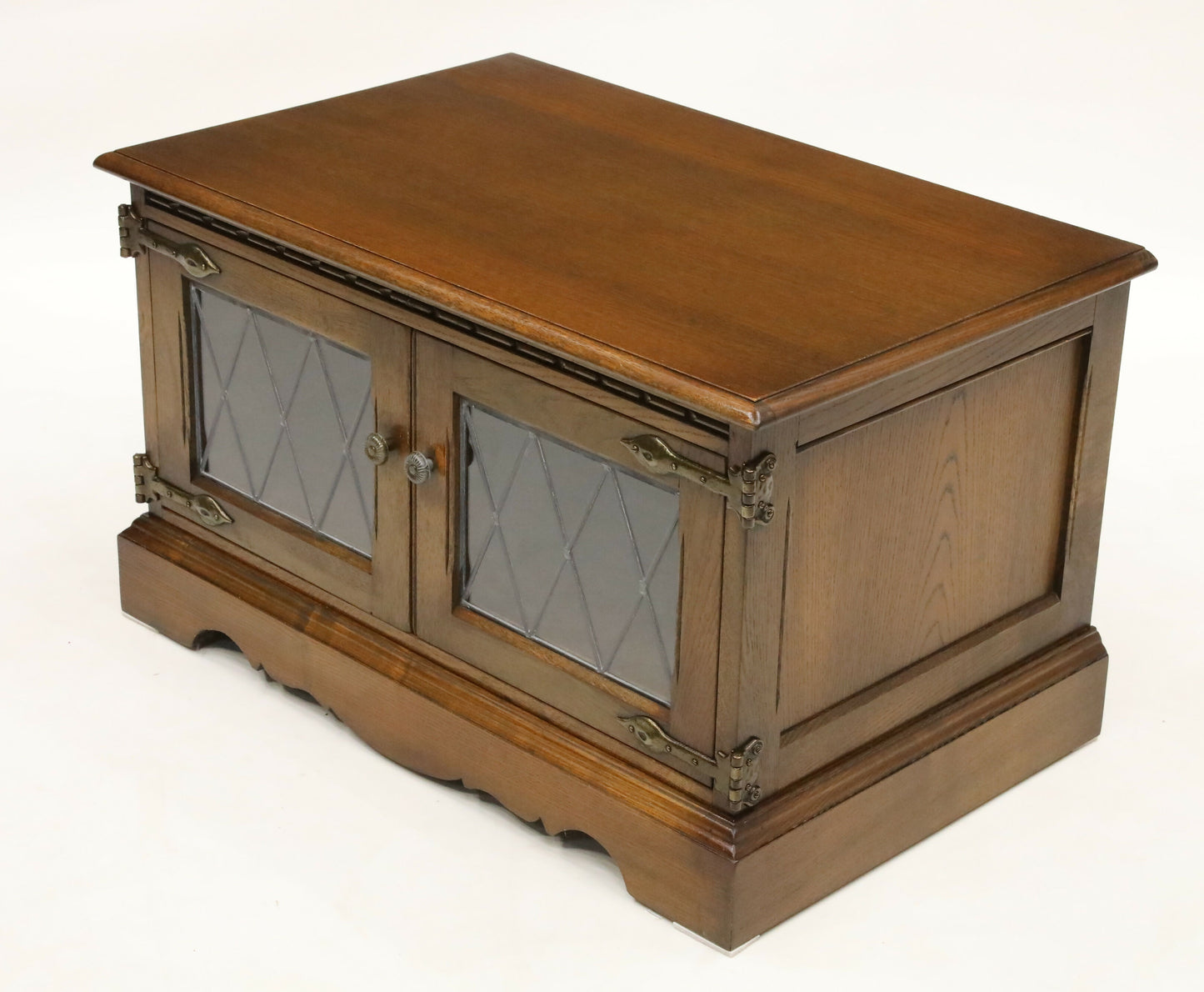 Old Charm TV Stand Light Oak Sky Box/DVD Area VGC FREE Nationwide Delivery. SBR7946/2004C