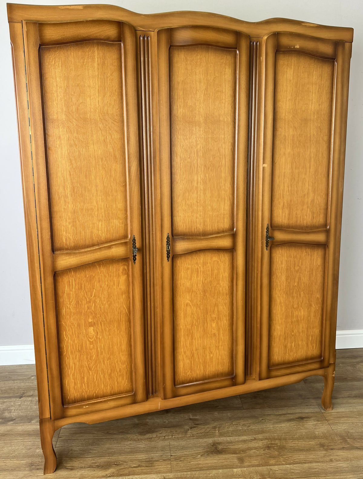 Wardrobe Vintage French Louis Oak Triple Door Carved Armoire Cabinet LOT 6534
