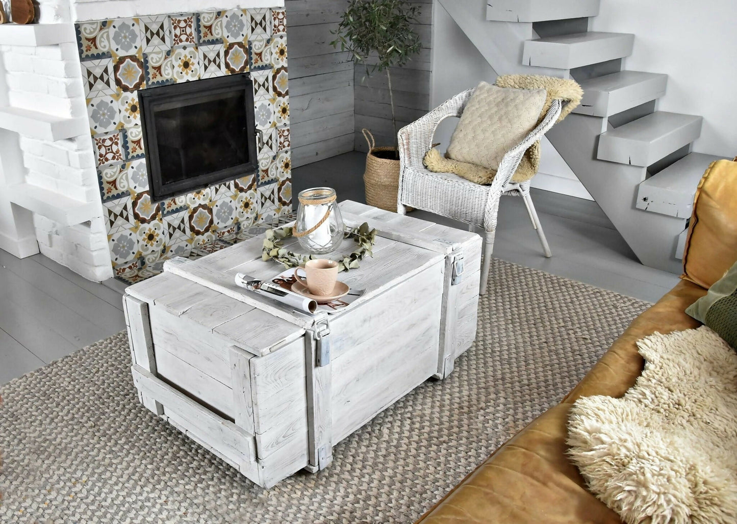 White Military Chest Coffee Table – Army Trunk Coffee Table – Vintage Storage Coffee Table – Reclaimed Wood Farmhouse Rustic Loft Table