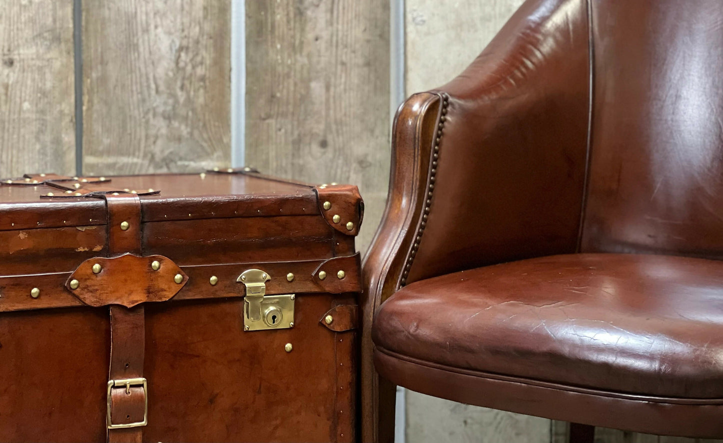Antique Leather Luxury Campaign Style End Table Trunk Drawing Room Home Decor Furnishings