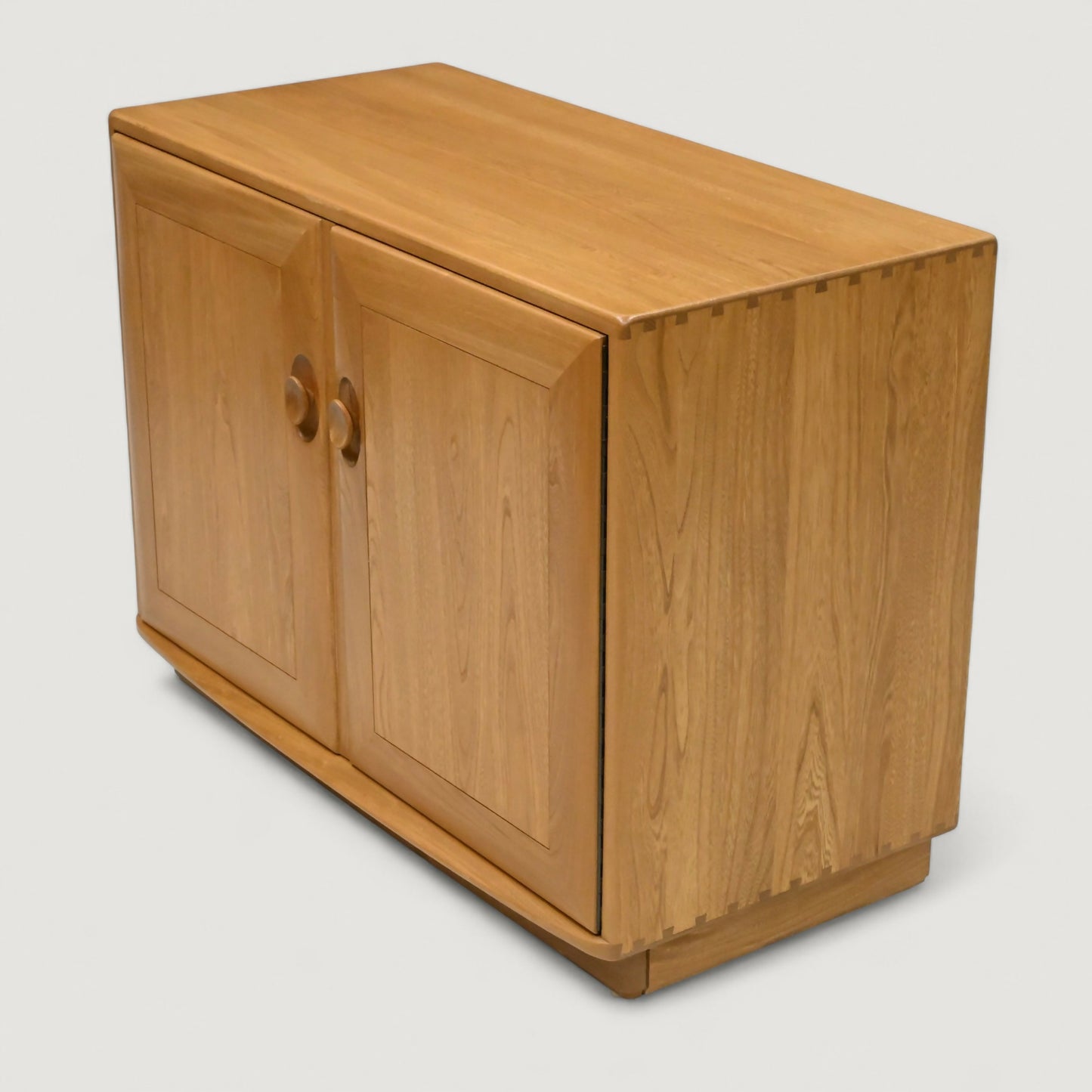 Small Ercol Sideboard 2 Door Light Finish Windsor Model 1013 FREE UK Delivery*. SBR10797/0508E