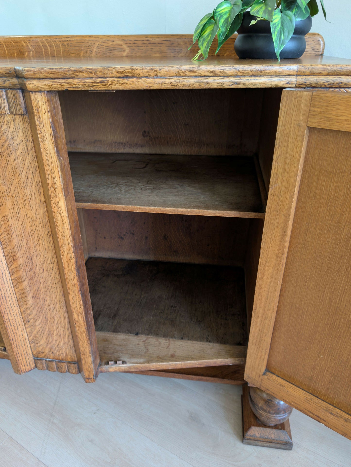 1930s Art Deco Quarter-Sawn Oak Sideboard Drinks Cabinet