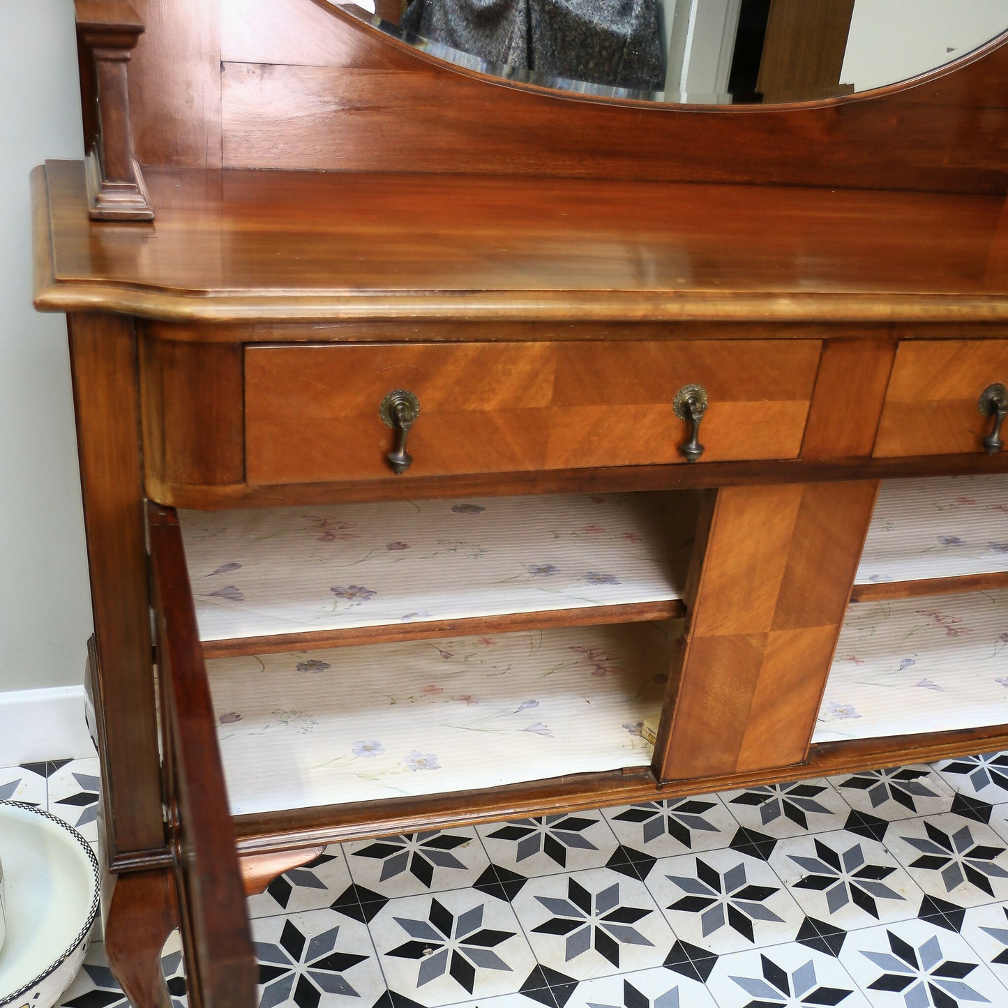 Edwardian Mirror Back Sideboard in Mahogany with Cabriole Legs