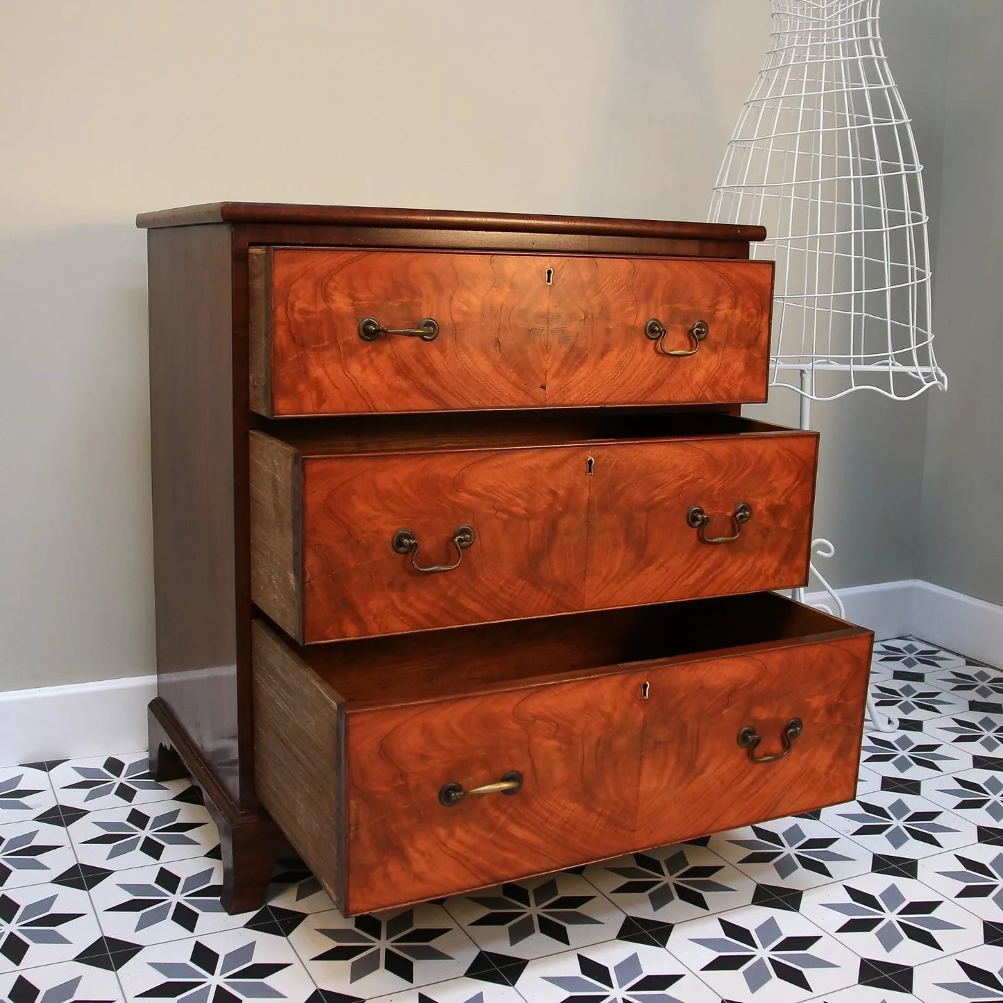 Antique Chest of Drawers Georgian Style Mahogany with Three Graduated Drawers