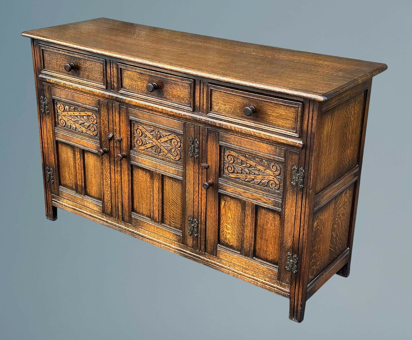 Good Quality Oak Carved Sideboard Cabinet