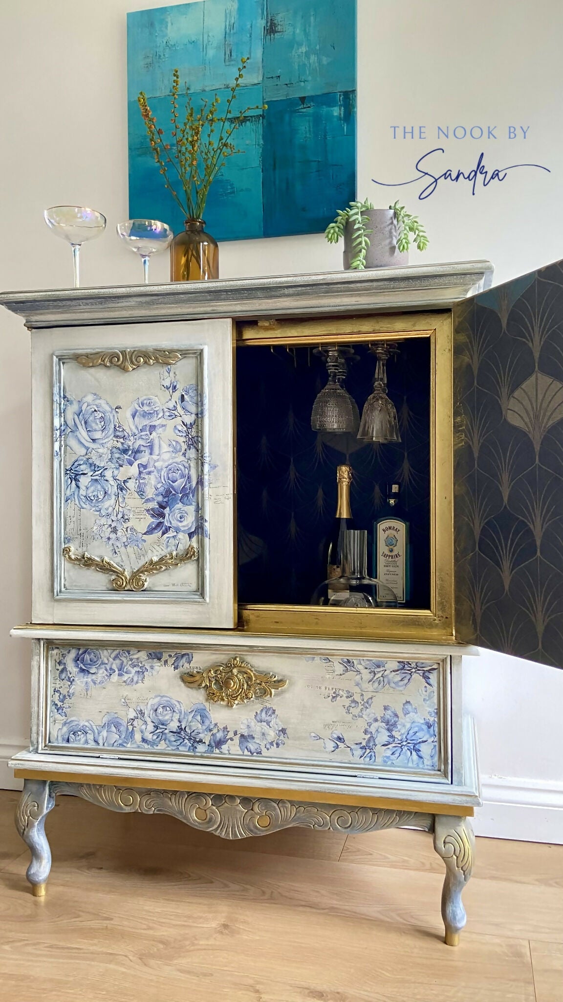 Vintage TV Cabinet Transformed into a Striking Cocktail Cabinet &Drink Bar