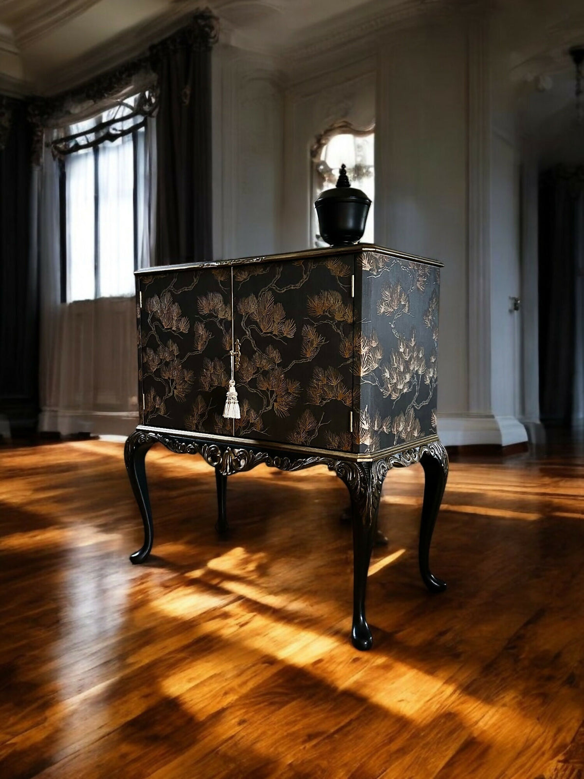 Cocktail Cabinet. Vintage Queen Anne Repro. Chinoiserie style. Black & Gold. Handpainted.