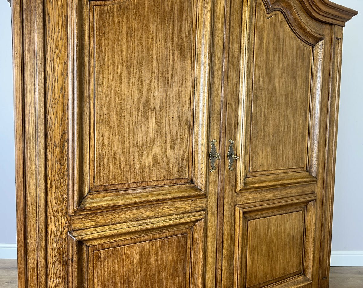 Wardrobe Vintage French Style Oak Two Door Bedroom Storage Armoire LOT 6509