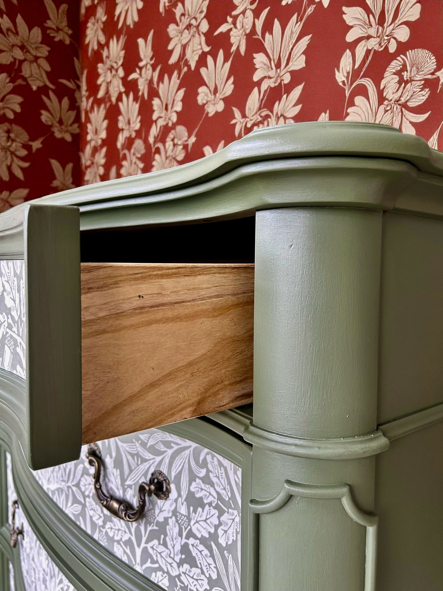 William Morris Style Large chest of drawers. Wood. Handpainted, with decoupage.