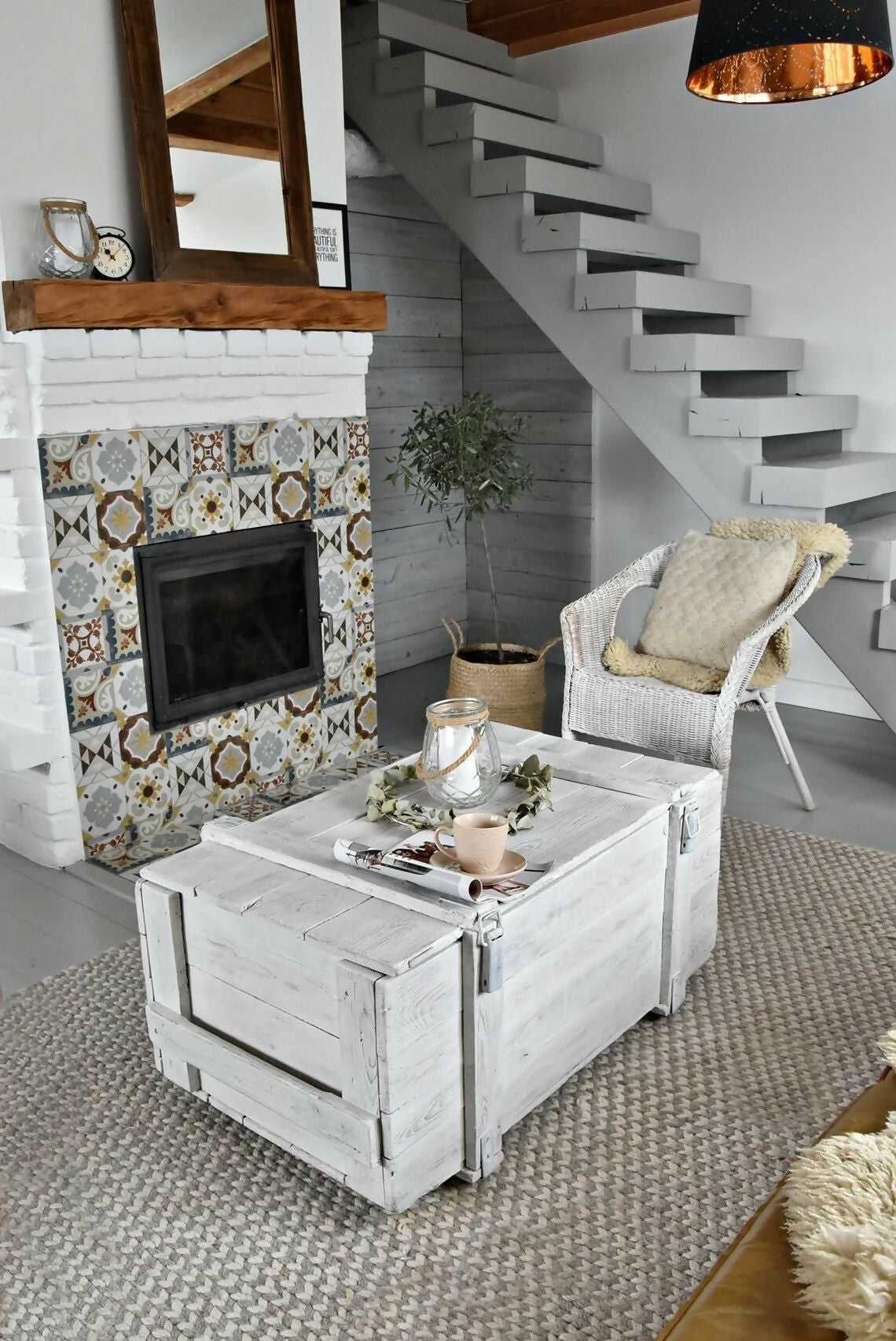 White Military Chest Coffee Table – Army Trunk Coffee Table – Vintage Storage Coffee Table – Reclaimed Wood Farmhouse Rustic Loft Table