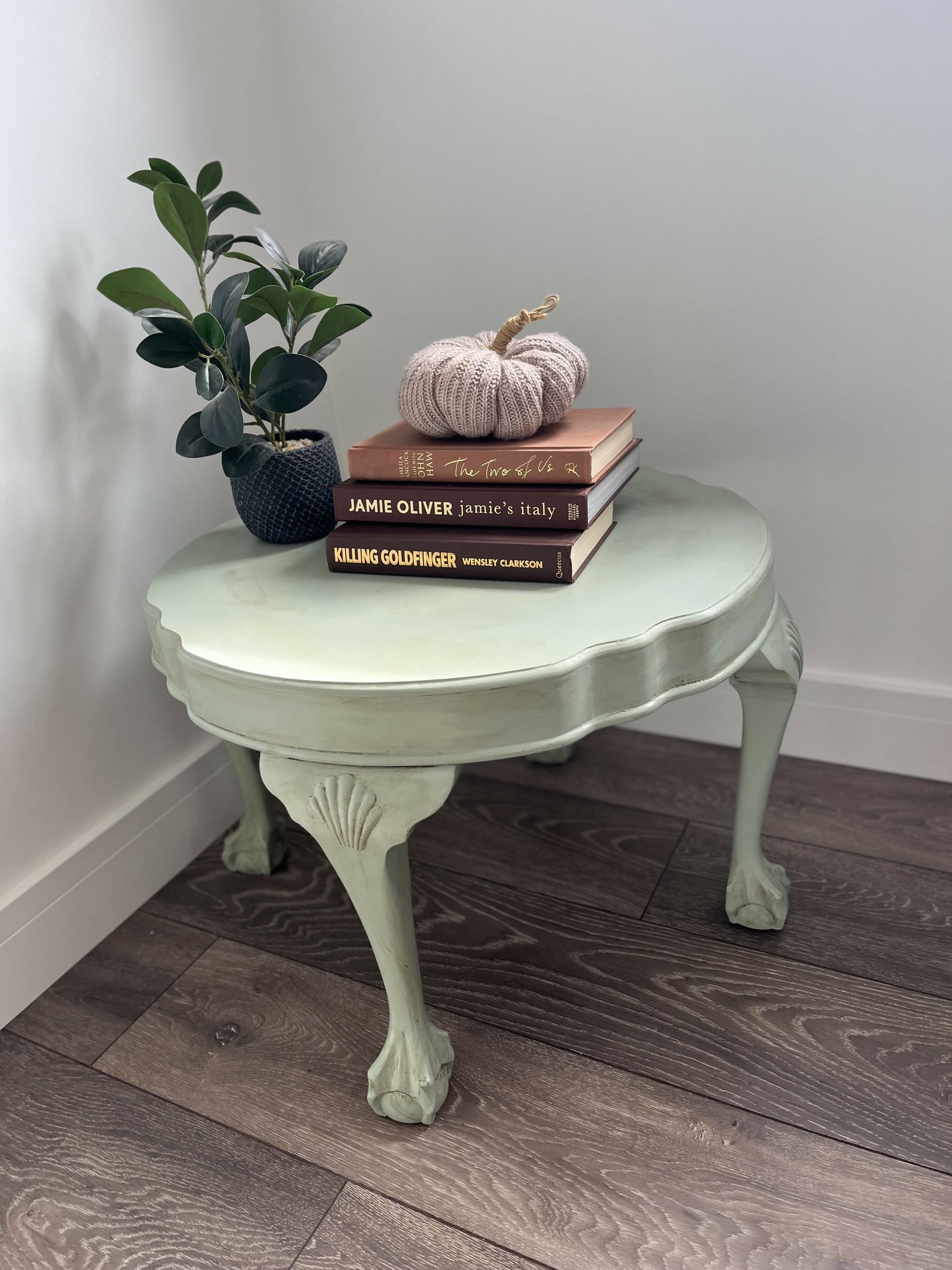 Round coffee table /entrance hall table
