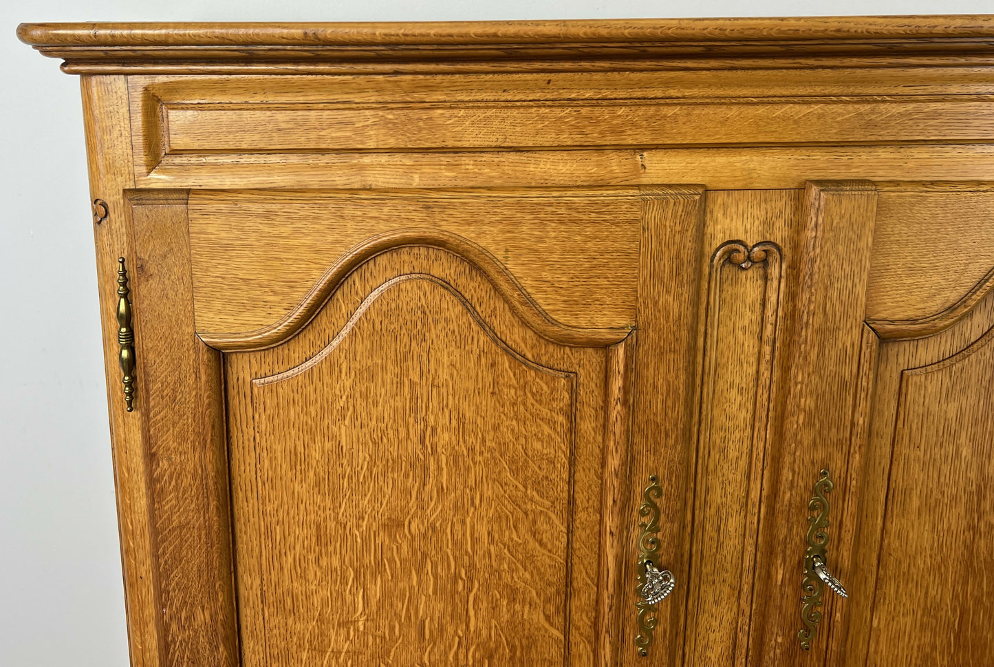 Cabinet Vintage French Louis XIV Style Sideboard Oak Carved Cupboard LOT 6268
