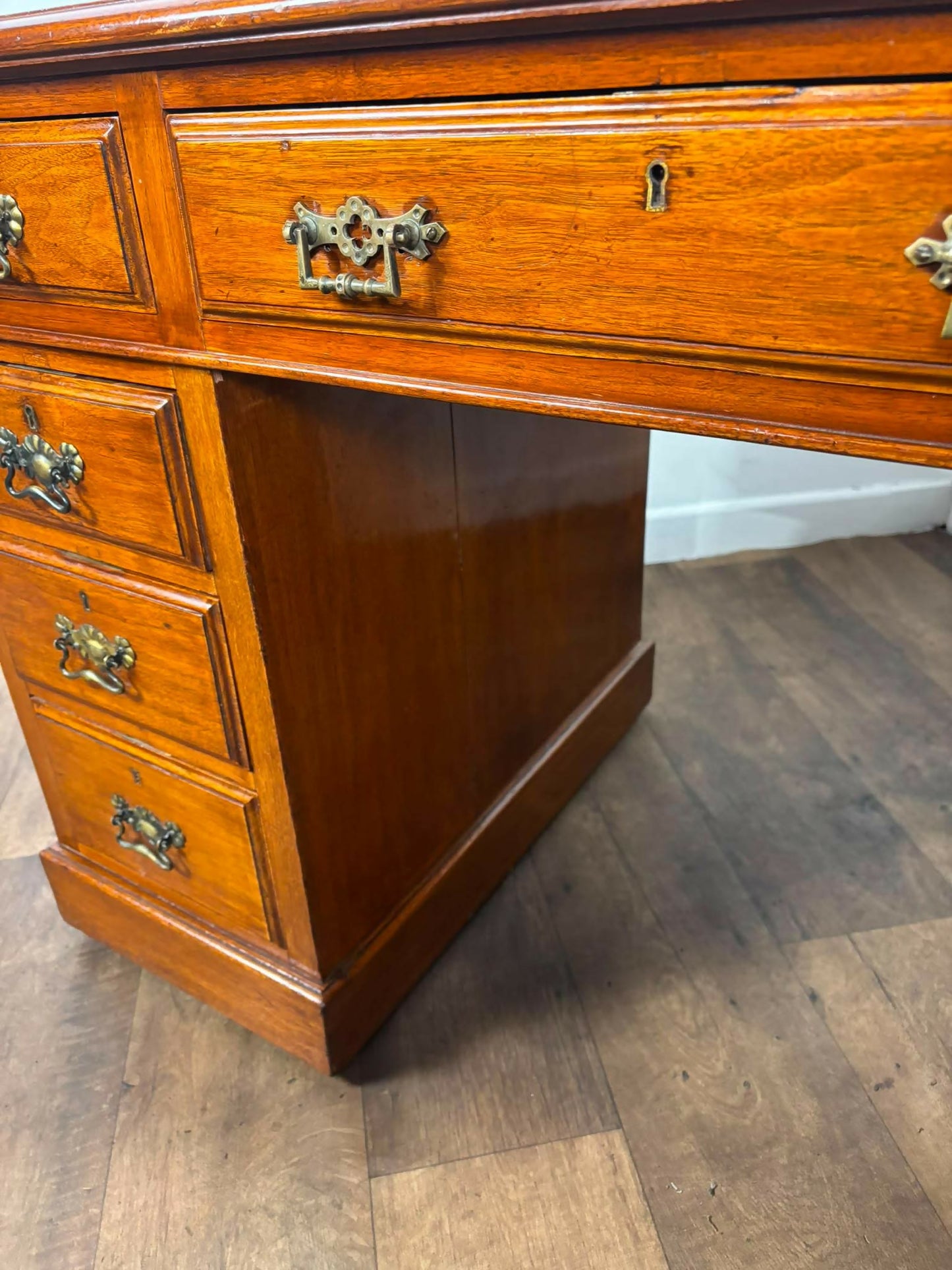 Victorian Mahogany Twin Pedestal Knee Hole Desk