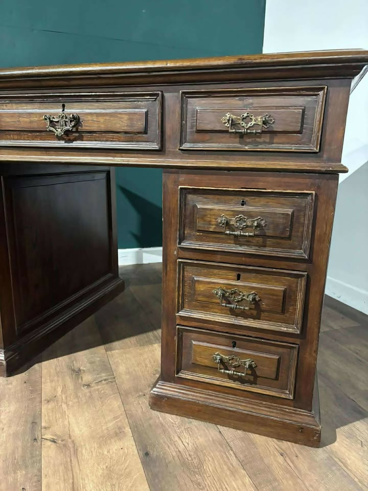 Antique Continental Oak Knee Hole Deskz