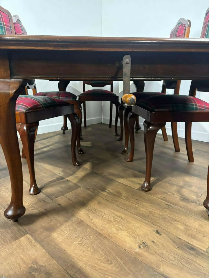 Edwardian Mahogany Wind Out Table Dining Suite