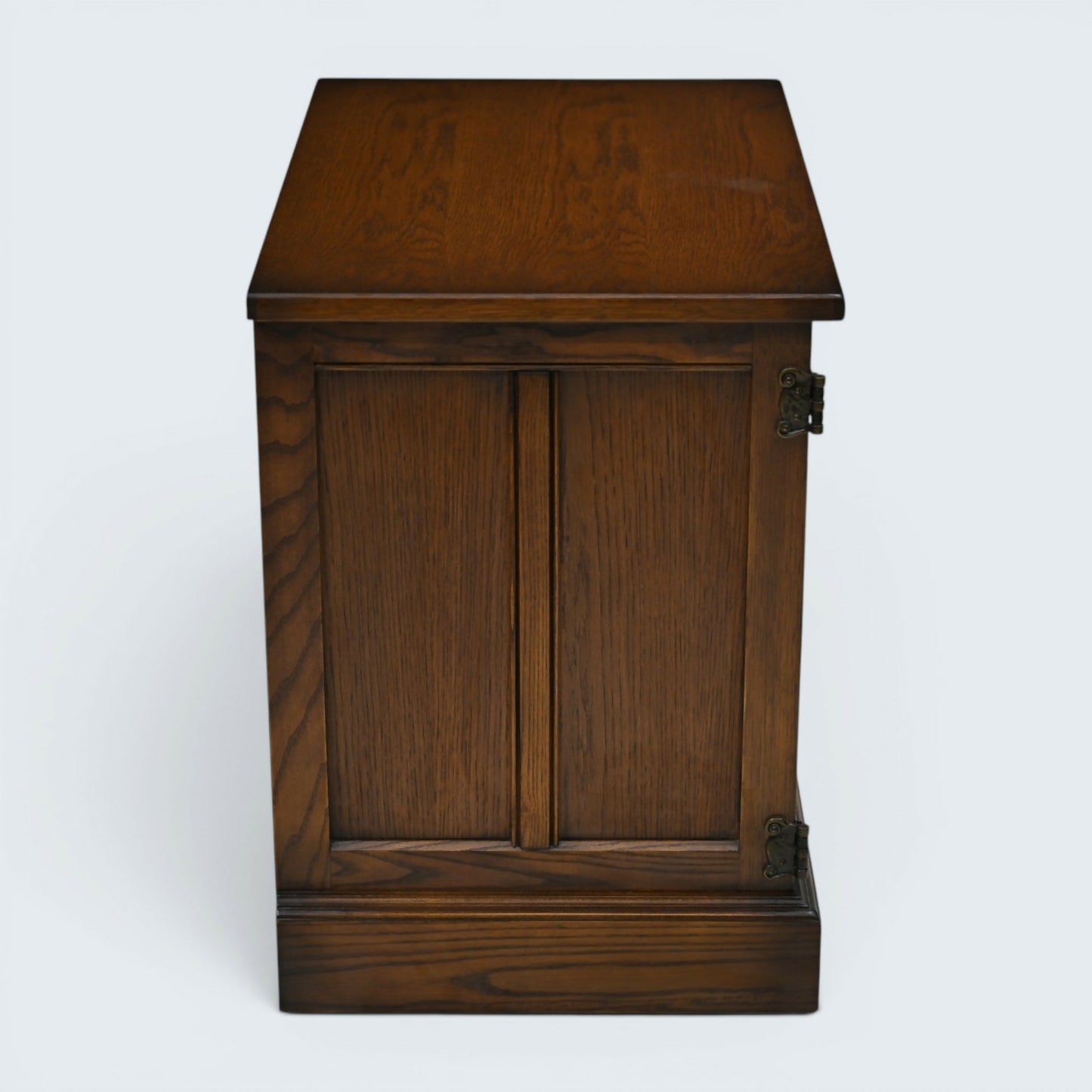 Old Charm TV Stand DVD/SKY Cabinet Light Oak Made In England Free UK Delivery