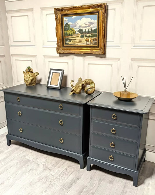 Stag Minstrel - Professionally Sprayed - Chest Of 3 Low Drawers And Bedside