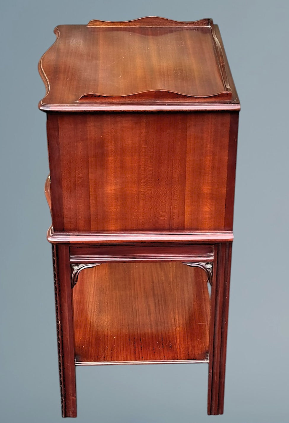 A Figured Mahogany Serpentine Chest of Drawers / Bedside Chest