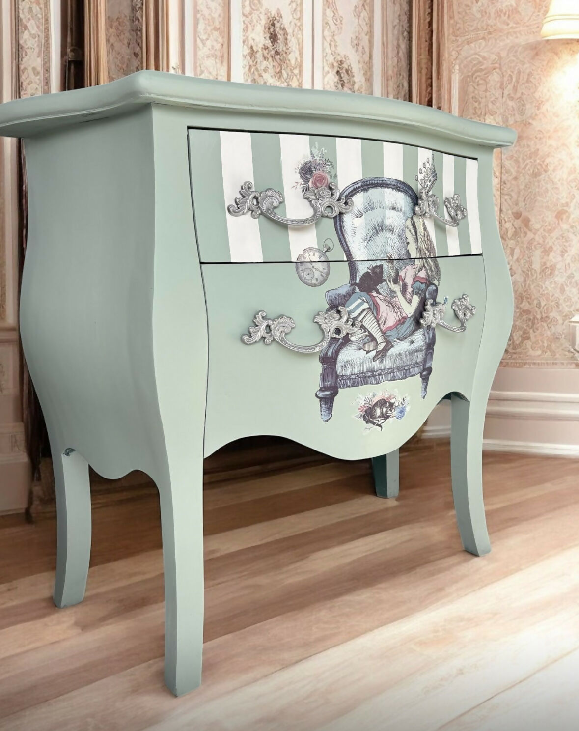 Vintage Alice Bombe Chest