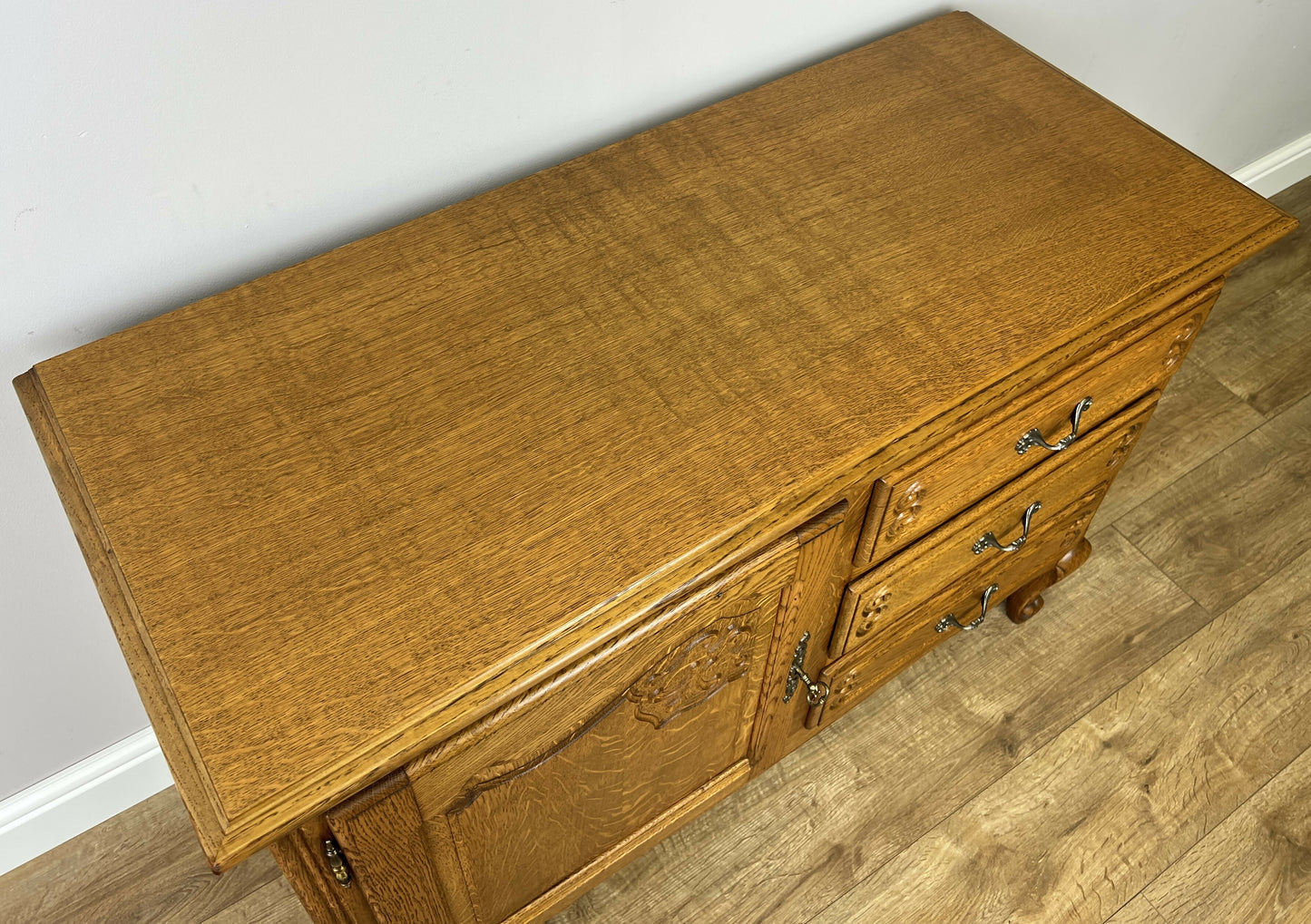 Cabinet Vintage French Louis XIV Oak Sideboard with Carved Cupboard LOT 6264