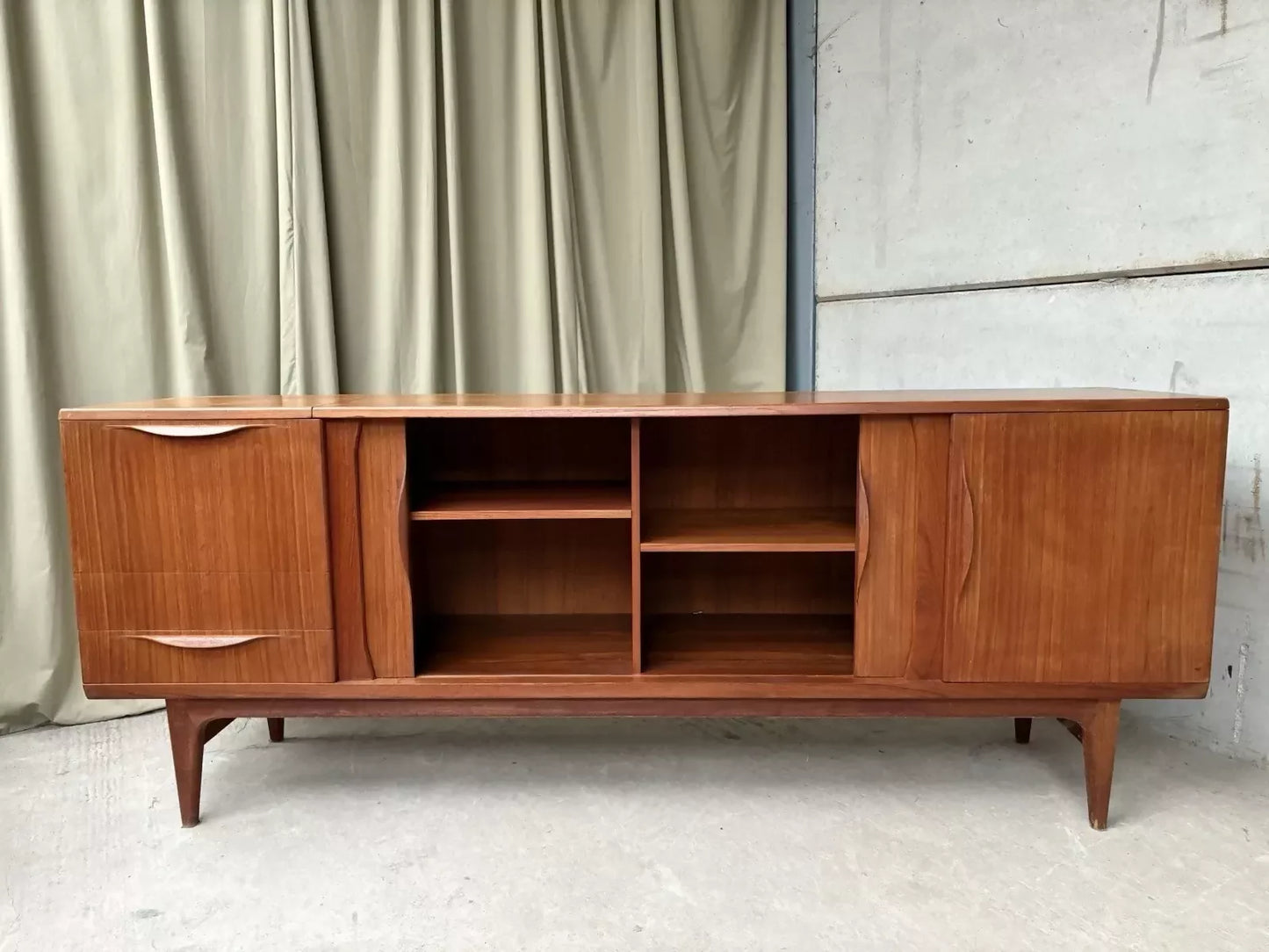 Vintage Mid Century Danish Large Teak Sideboard Drinks Cabinet