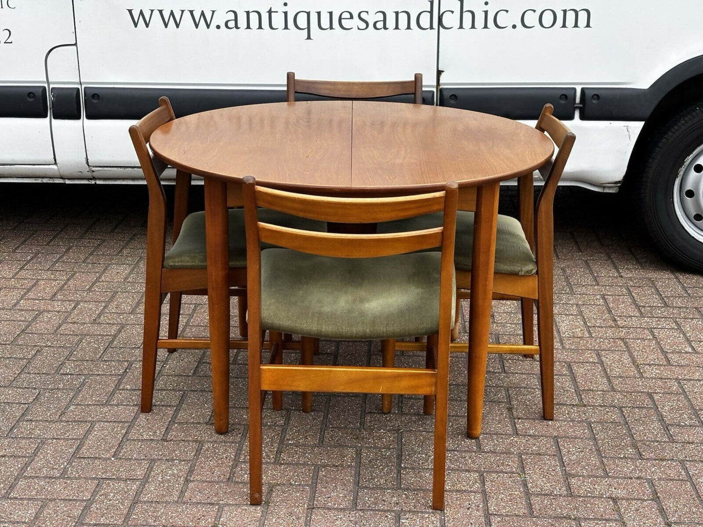 Mid Century Vintage Circular Extending To An Oval Dining Table & 4 Dining Chairs