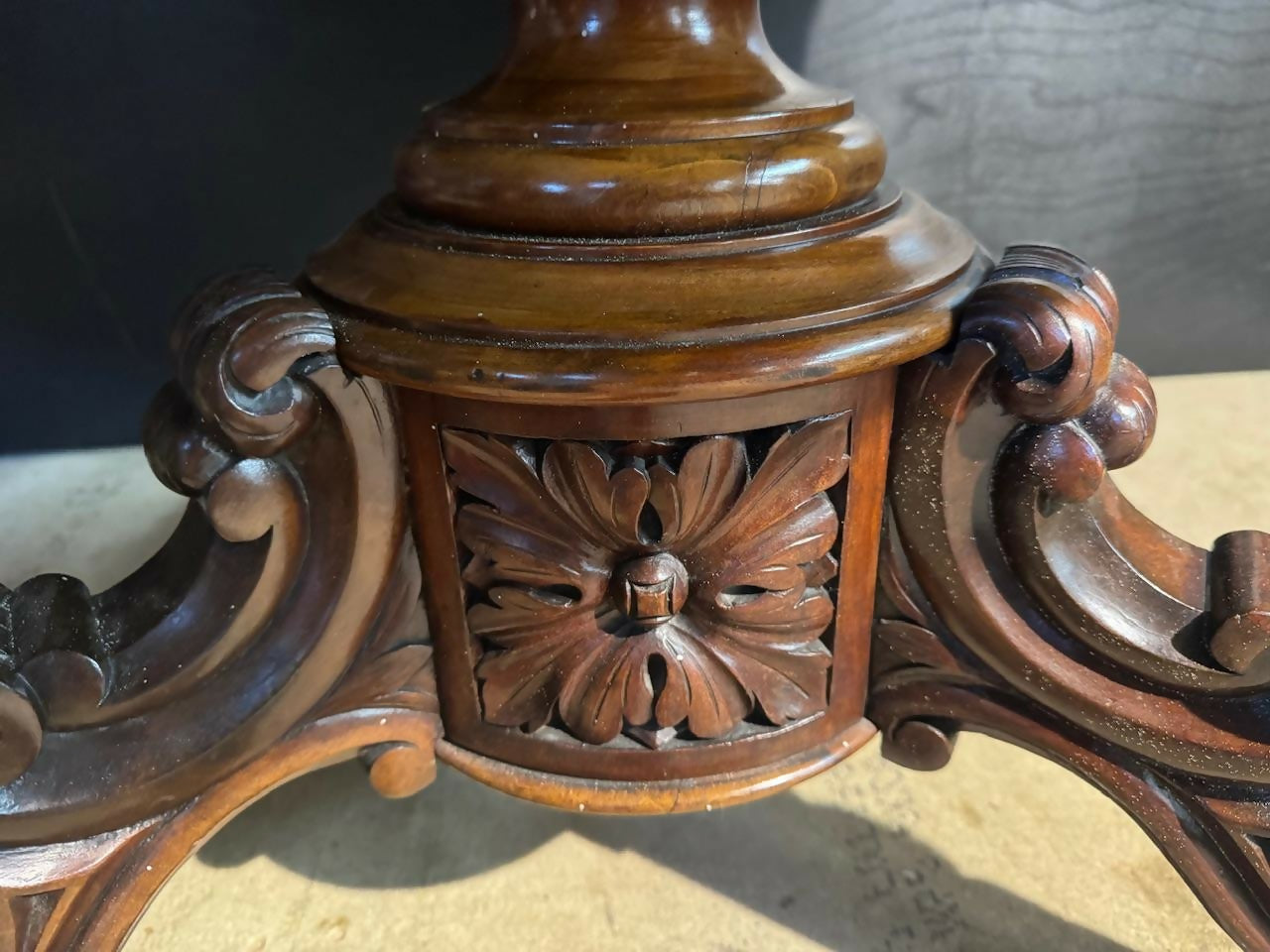 Large French Gueridon centre Table